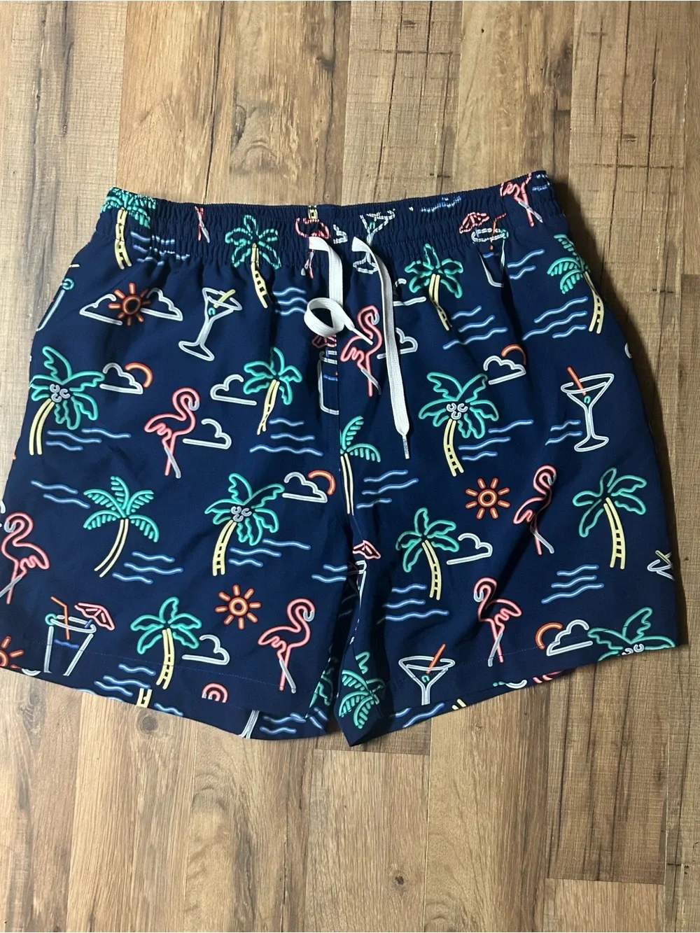 Chubbies Men’s Large “Neon Lights” 5.5” Lined Swim Trunk Shorts EUC